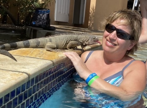 A kiss from an iguana in Aruba for Tammy Horvath