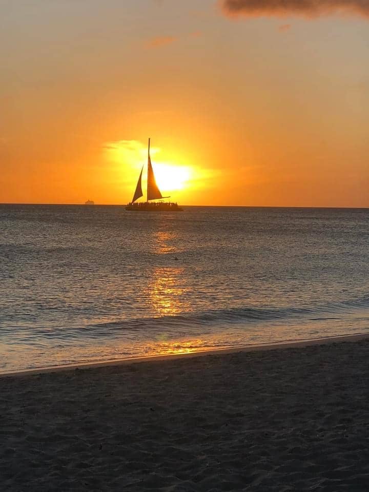 Sailboat sunset cruise in Aruba at Druif Beach Sailboat sunset cruise in Aruba at Druif Beach